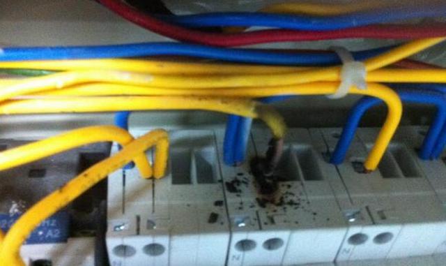 即使a 配電箱也不是一個(gè)真正的壞電工。