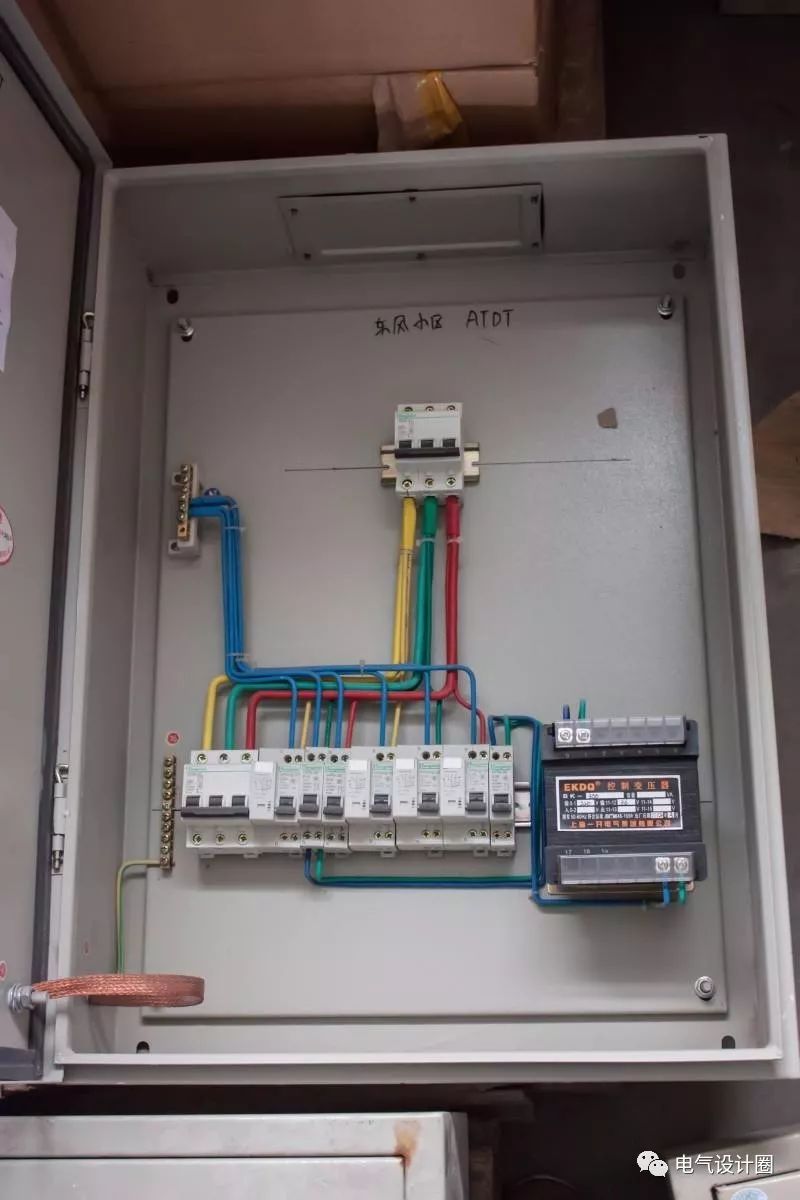 建筑電氣設計中如何確定配電箱體的尺寸？需要使用地圖集